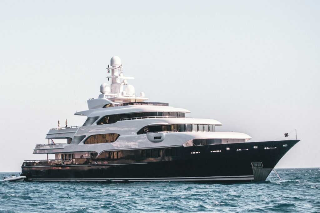 Juan Monteverde:Luxury Yacht
