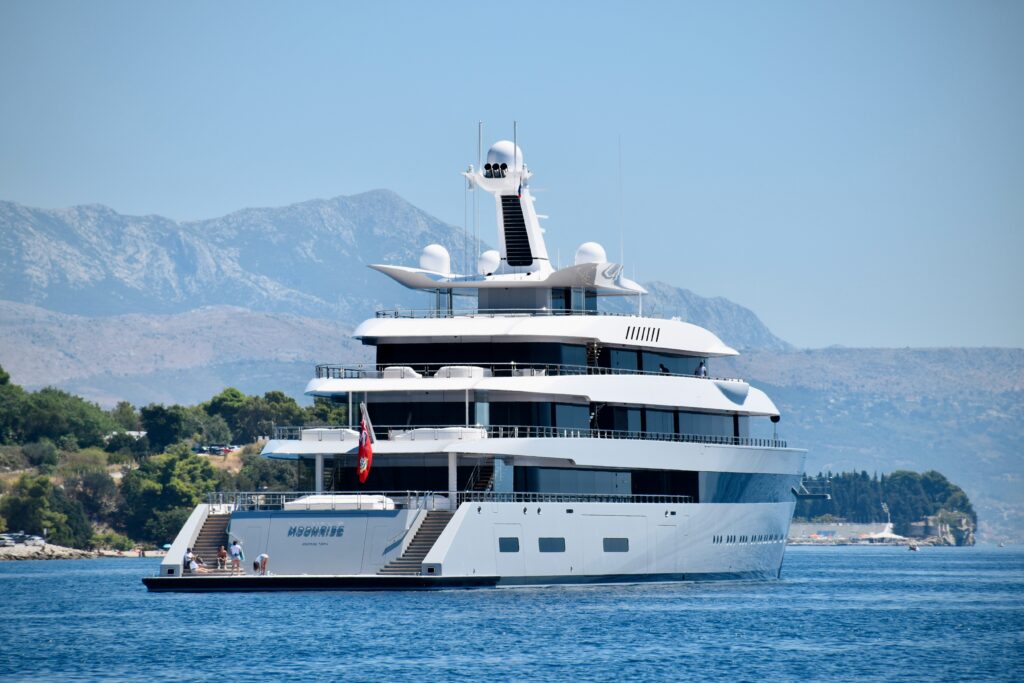 Juan Monteverde :Luxury Yachting